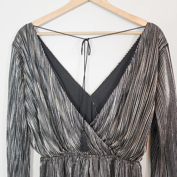 NWT Gianni Bini Bell Sleeve Silver Elastic Waist Adjustable Tie Romper SZ Small - Picture 4 of 10